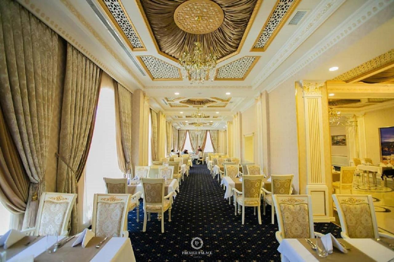 Premier Palace Baky Esterno foto The interior of the restaurant